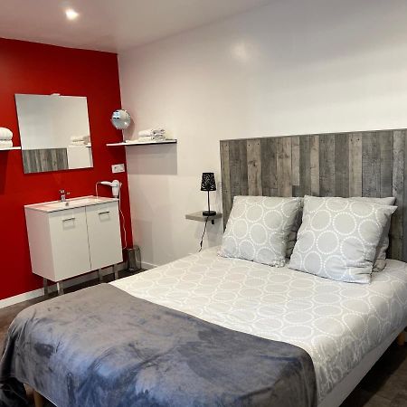 Bed and Breakfast Aux Charmes 1 Isques Exterior foto