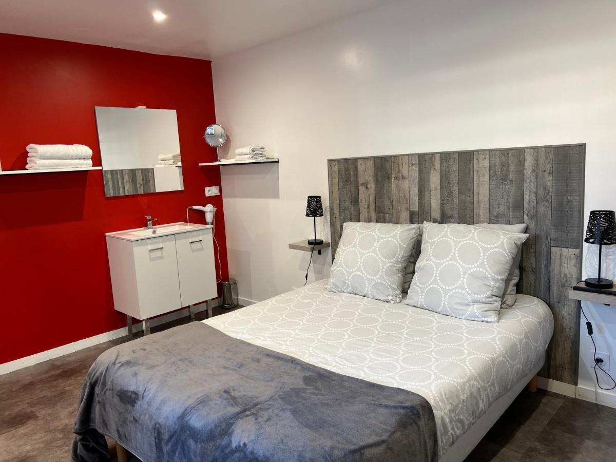 Bed and Breakfast Aux Charmes 1 Isques Exterior foto