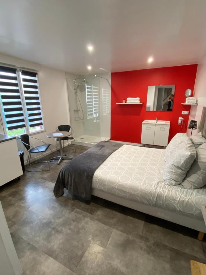 Bed and Breakfast Aux Charmes 1 Isques Exterior foto